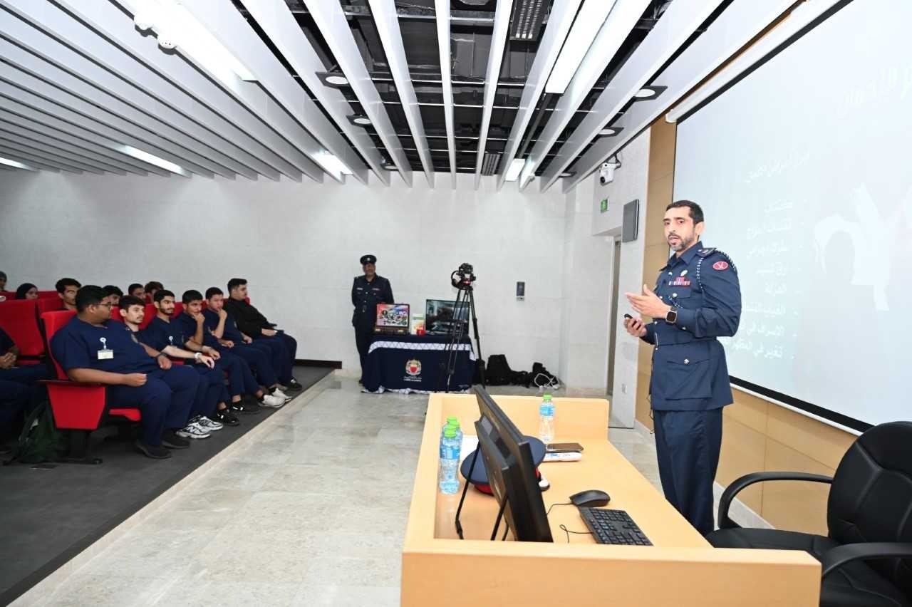 الإدارة العامة للمباحث والأدلة الجنائية تقدم محاضرتين توعويتين بجامعة الخليج العربي<